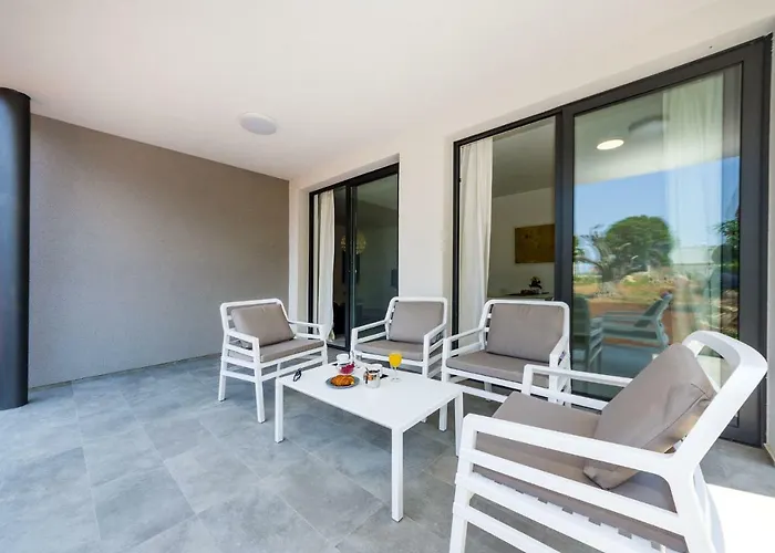 D. Marine Lejlighed *