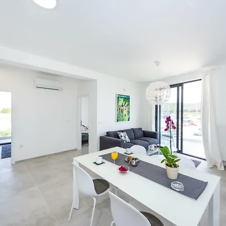 Apartment D. Marine *