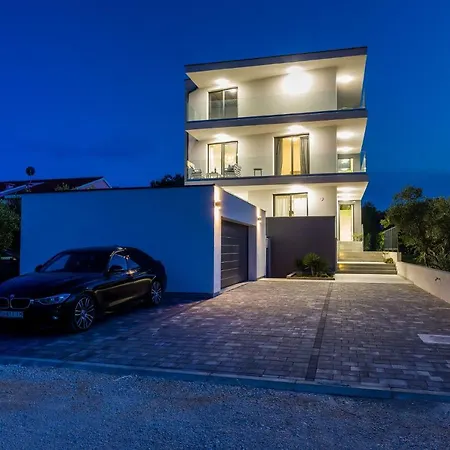 Apartment D. Marine *