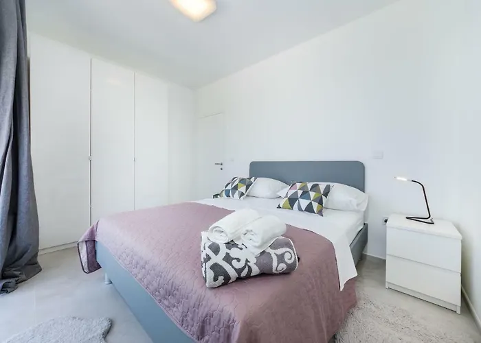 D. Marine Apartman *